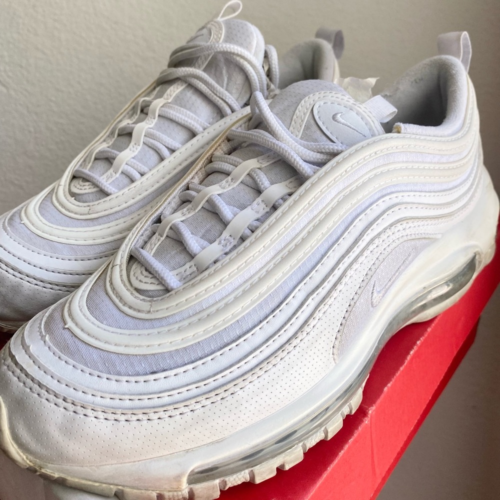 Nike Air Max 97 - White

Size: 4.5Y / 6 Womens
